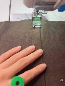 ตีนผีล้อลูกกลิ้งอเนกประสงค์ X6（N-12） ตีนผีช่วยกั้นเย็บพับริม พับชาย เย็บลูกไม้ ติดแถบ ปรับได้ จักรเย็บอุตสาหกรรม