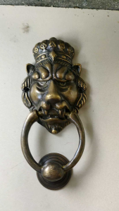 Ketukan Pintu Rumah Kuningan Antik Motif Singa Mahkota 1 pcs