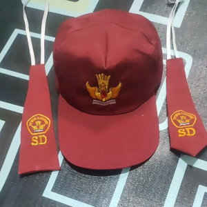 Paket Topi SD Merah Bordir & Dasi Belakang Karet untuk Siswa Pria & Wanita