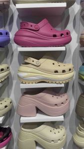 Sandal Crocs Wanita Mega Crush Clog Tinggi 7 Cm: Nyaman & Tahan Lama