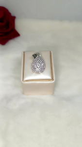 Liontin titanium oval full permata kristal anti karat tidak luntur terbaru