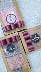 SETผ้าไหมล้านนา รุ่นพิเศษ ผ้าสําหรับตัดชุด สีเนื้อเบจ ขาวงาช้าง แดง ม่วงตุ่น เรียบหรู ผ้าผืนยังไม่เย็บ ลายอยู่ด้านข้างซ้ายขวา มี2หลา4หลา