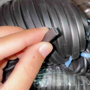 Karet Lis U Lebar 7mm: Aksesoris Instalasi Listrik