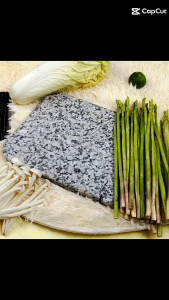 เขียงหินแกรนิต ทำจากหินแกรนิตแท้ 100% จากธรรมชาติ สะอาดปลอดเชื้อด้วยการเคลือบขี้ผึ้ง ลดการสะสมของเชื้อแบคทีเรียที่สามารถปะปนในอาหาร และเช็ดล้างทำความสะอาดได้อย่างง่ายดาย