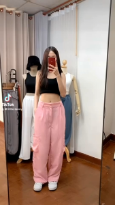 กางเกงคาร์โก้ และทรงแต่งกระเป๋าเยอะๆขายาวทรงใหญ่ มีซิบหน้า เอวรูดได้ สวมใส่สบาย มีหู กางเกง กระเป๋าล้วงได้ ผ้าวาเลนติโน่