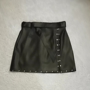 Rok Mini Slim Bodycon Mutiara Bersabuk Semi Kulit