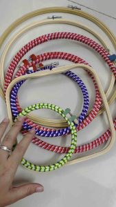 Khung tròn thêu tranh chữ thập bằng tre và bằng nhựa