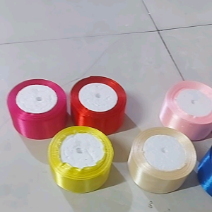 1 CUỘN RUY BĂNG LOẠI 4 PHÂN DÙNG LÀM NƠ CHO BÓ HOA LÀM HOA RUY BĂNG LÀM DỒ HANMADE
