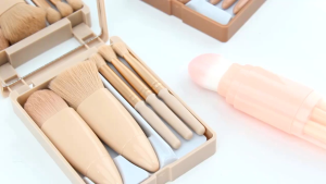 Mini Portable Makeup Mirror With 5 Pcs Makeup Brushes Magnifying Glass Hand Hold Pocket Foldable Makeup