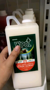 Wipol Pembersih Lantai Karbol Anti Bakteri 1 liter Cairan Wangi Dan Segar Sepanjang Hari