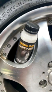 LazMall Semir Ban Premiun RainSnow Mobil dan Motor 1 Liter Car Karet