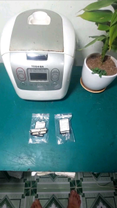 Combo lẫy khoá nắp nồi cơm điện Toshiba RC 18nmf và Rc-10nmf hàng chuẩn.Dùng cho cho nồi cơm toshiba 1lít 8 và 1 Lít.