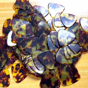 ปิ๊กกีตาร์ 5 ชิ้น ปิ๊กกีต้าร์ สามเหลี่ยม เล็ก Celluloid (เซลลูลอยด์) 1.0 มม.