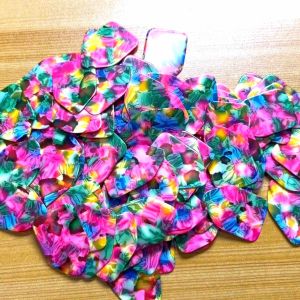 ปิ๊กกีตาร์ 5 ชิ้น ปิ๊กกีต้าร์ทรง Sword shaped Celluloid (เซลลูลอยด์) 0.71 มม.