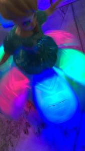 ตุ๊กตานางฟ้าเอลซ่า มีปีก เคลื่อนที่ได้ กระโปรงกางออกได้ มีไฟ มีเสียงเพลง สีฟ้าToy for kids ของเล่นเด็ก