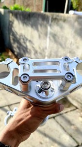 segitiga T atas bawah ninja gorilla full cnc pnp gl mp tiger as 33 segitiga atas bawah gorilla raiser raizer atas bawah ninja R RR SS full cncn impor gorila import gorilla pnp skok ninja scorpio kyb segitiga cnc gorilla T atas bawah cnc gorilla pnp honda