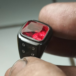 Ring Tanduk Kerbau Batu Permata Siam Merah Dimensi Batu 12x10x6mm