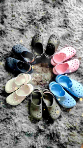 (เพื่อความน่าเชื่อถือ) รองเท้าแตะชาย  ชนิด ยางแบบสวมใส่สบาย นุ่ม  มีความยืดหยุ่นสูง