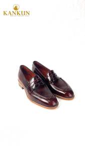 KANKUN Penny Loafer Burgundy รองเท้าหนังวัวแท้ เกรดพรีเมี่ยม วัสดุนำเข้าจากประเทศญี่ปุ่น เทคนิค Brush Off สีเบอกันดี โดยช่างฝีมือระดับมืออาชีพ งานสวยหรูหรา คลาสสิค สวมใส่สบาย พื้นนุ่มพิเศษฃ
