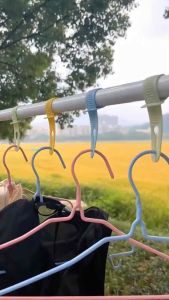 防风衣架卡扣 (1套40个) Windproof Clothes Hanger Clips  #每次晒衣服，风一吹就被挤在一块。可以试试这个一家防风扣✨.衣服再也不会被风吹掉了。#衣架防风扣#防风固定扣#实用好物🌈
