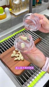 旋转捻蒜盒 (2个) Rotary Garlic Grinder #可以研磨蒜泥姜汁,还是个蘸料碟✨.便宜好用。#蒜泥神器#蒜泥研磨器#捣蒜器#厨房好物#小东西大用处🌈.