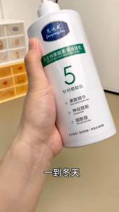 凡士林果酸身体乳(1套2瓶)  Vaseline AHA Body Lotion 想要皮肤白白嫩嫩的姐妹们😍，赶紧看过来❗#这款凡士林果酸焕彩身体乳真的是个宝藏，吸收快还不油腻🤙🤙🤙，长效保湿。马上赶紧找准一款适合你的身体乳吧🌈