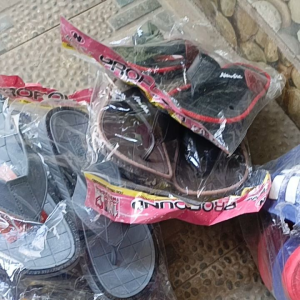 Sandal Model Jepit Karet Newera untuk Anak Laki-Laki