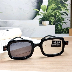 Kacamata baca dengan fitur lensa plus photocromik yg dapat berubah warna outdoor dan indoor cod