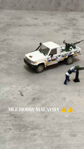 Middle East Pick up with Figures and Anti Aircraft 1/64 Diecast Car model
