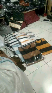 kaos salur garis garis stripe belang belang distro pria dewasa