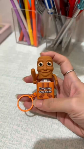 Gantungan TUNG TUNG TUNG SAHUR (Cahaya + Suara Tung Tung Sahur) Original Premium Gantungan Kunci Keychain