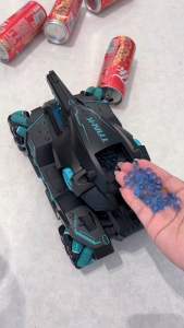 Xe tăng bánh xoắn size đại bắn hạt nở có điều khiển cử chí pin sạc