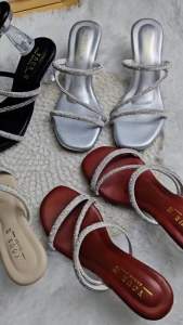 รองเท้าส้นแก้ว 35-42 ส้นสูง28นิ้ว หน้าเส้นเพชรตัวZ พื้นนุ่มนิ่มใส่สบาย