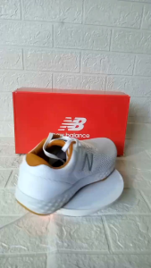 Sepatu New Balance Fresh Foam Arishi V2 Men White Honey Comb