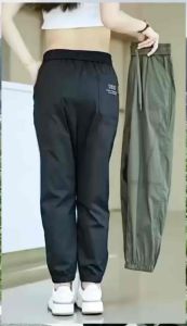 Quần Jogger kaki hình in