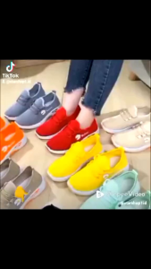 Sepatu Wanita Import Korea Garis Merah Viral Hitam Shoes SW05N