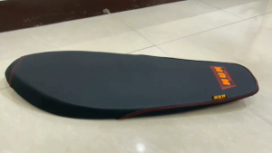 WAVE110I ปี 2012-2018 เบาะปาดทรงบาง หนังด้าน สีดำ โลโก้หนุ่มโฉม ลดราคา 350 บาท