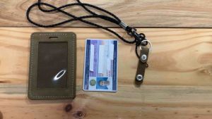 ป้ายแขวนบัตรนักเรียน/พนักงาน (Hanging card holder) หนังแท้นูบัคออยล์