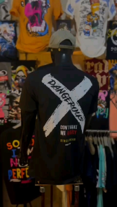 KAOS DISTRO PRIA MOTIF DANGEROUS X / KAOS DISTRO TERBARU TERMURAH / KAOS STREETWEAR / BAJU KAOS DISTRO COTTON COMBED COWOK COWEK KEREN / BAJU KAOS POLOS MURAH