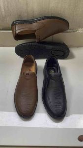 Giày lười nam kiểu dáng đẹp..chất liệu da bò thật nguyên tấm..đế cao su non chống trơn trượt..Size từ 38-43.. Khâu đế sẵn chắc chắn