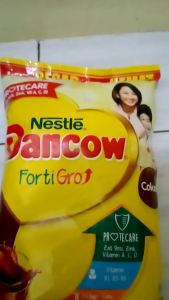 Nestle Dancow Coklat kemasan Pouch 1kg Susu Bubuk untuk 6-12 tahun