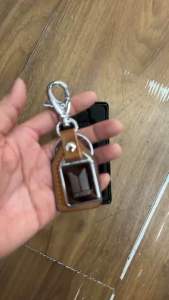 💥พวงกุญแจรถยนต์ พวงกุญแจหนัง ลาย ISUZUสีน้ำตาล