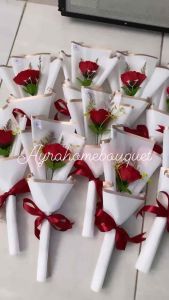 Buket Bunga Mawar Artificial Palsu Plastik Mini Kecil Hadiah Wisuda Valentine Ulang Tahun Murah