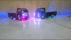 Miniatur Pickup Full Lampu: Produk Interior & E-commerce