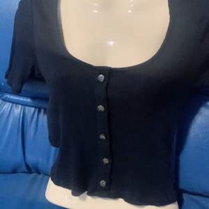 เสื้อยืดมือสองงงานแบรนด์ ครอปสั้น