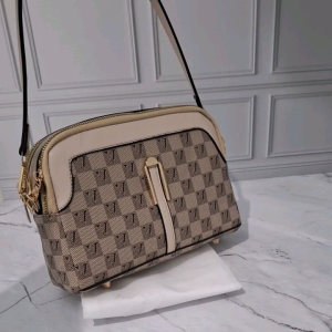 Tas Wanita Sling Bag Kulit Premium: Pilihan Terbaik untuk Anda