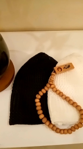 Souvenir Peci dan Tasbih 33 butir kayu walikukun Paket Peci dan Tasbih