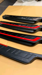 Sillplate Belakang Mitsubishi Destinator 2025 2026 2027 2028 Hitam Carbon Glossy List Chrome Merah