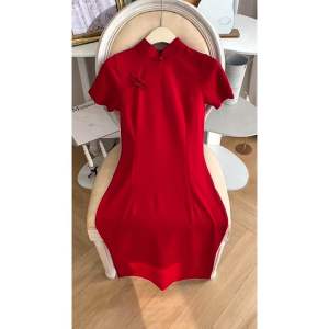 Sườn Xám Ngắn Vải Thun Đỏ Trẻ Trung 40-60 Kg