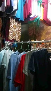 Kaos Oblong: Pilihan Terbaik Untuk Bekerja, Olahraga & Casual